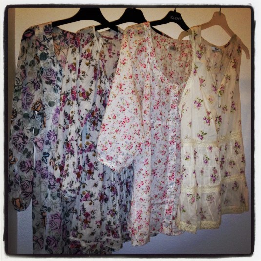 Småblommiga blusar x4