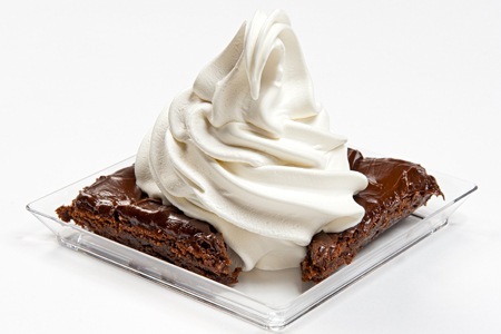 Brownie med mjukglass Brownie med mjukglass