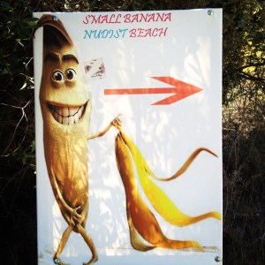 Reklamskylt för Small Banana Beach