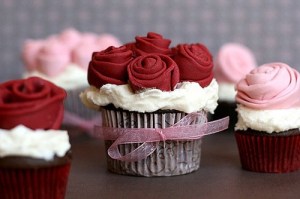 Cupcakes med rosdekorationer