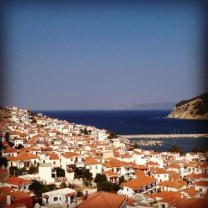 Skopelos hamn från vår balkong