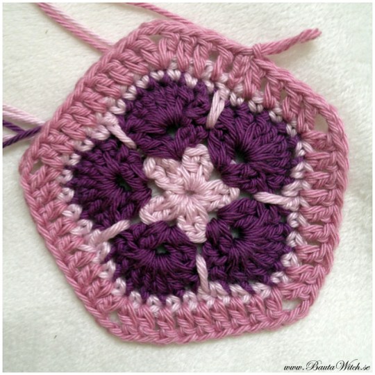 Afrikansk-blomma-pentagon-Made-by-BautaWitch