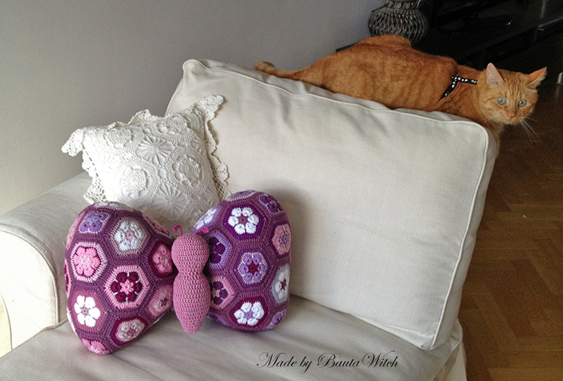 Fjarilskudde m Firre Made by BautaWitch