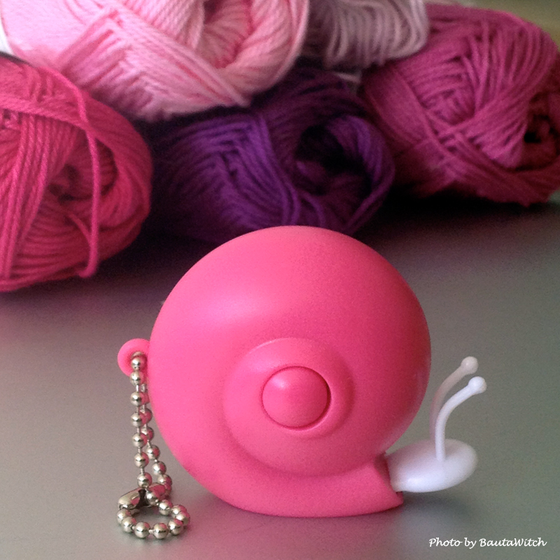 Liten snigel som måttband