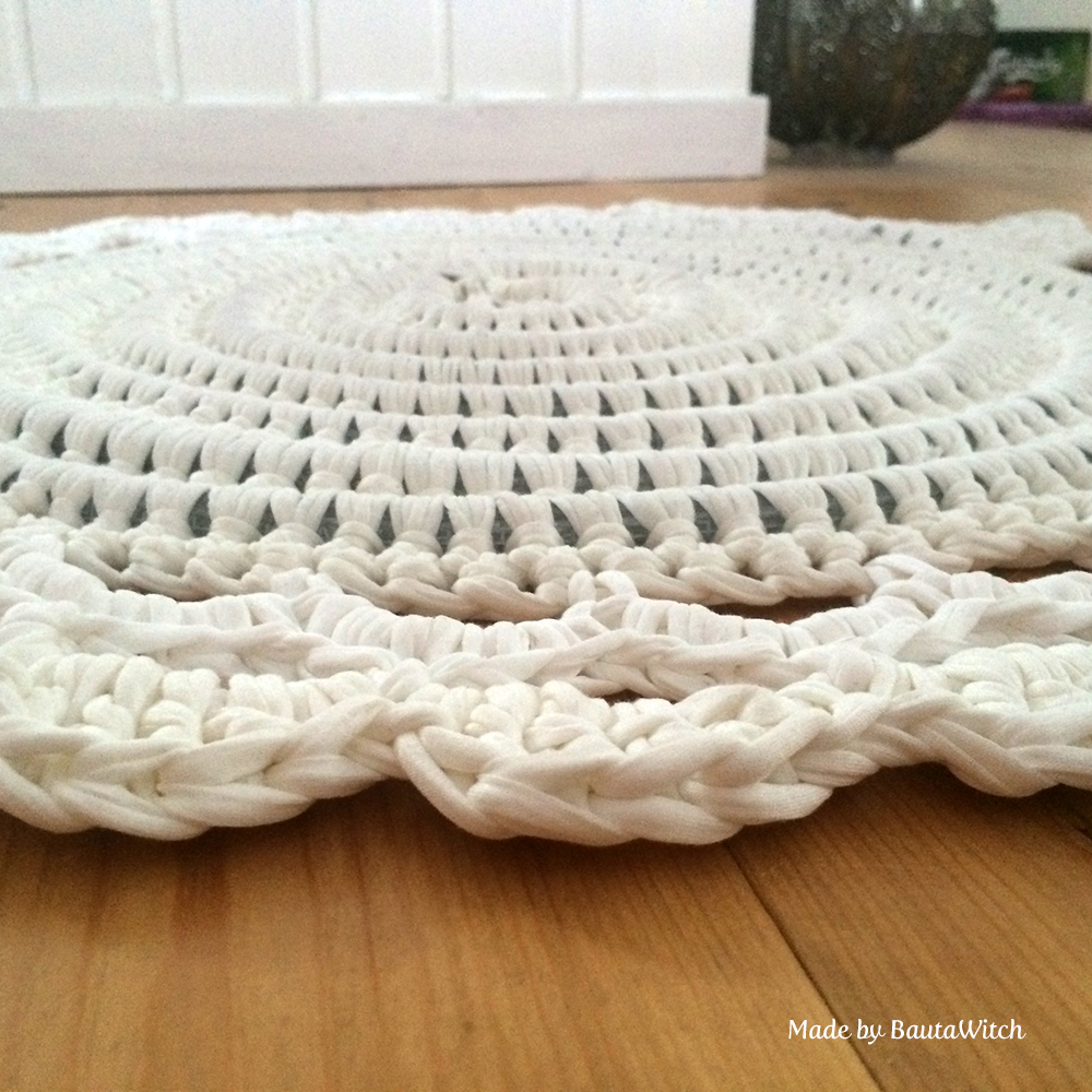 Virkad matta med ljusslinga Made by BautaWitch
