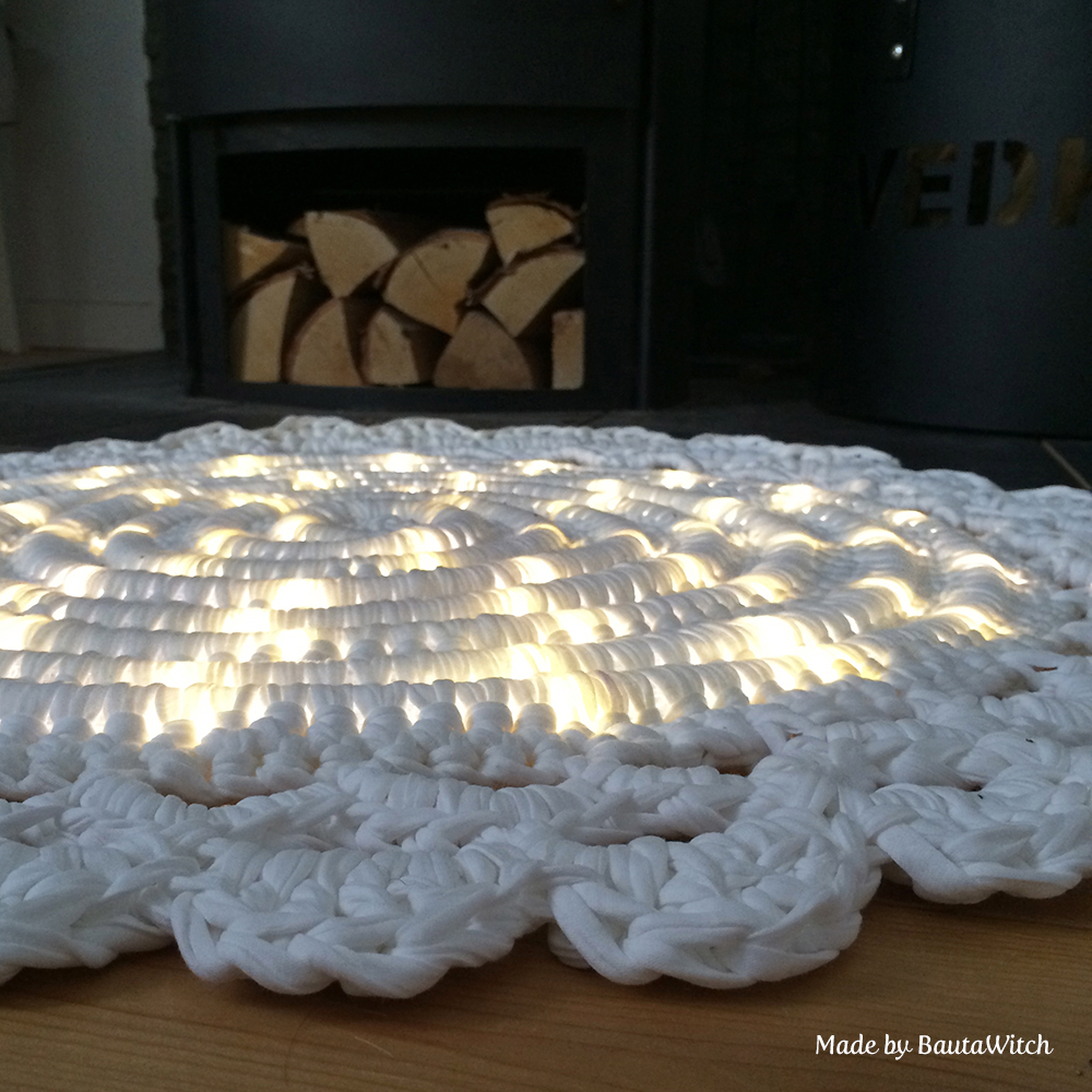 Virkad matta som lyser made by Bautawittch