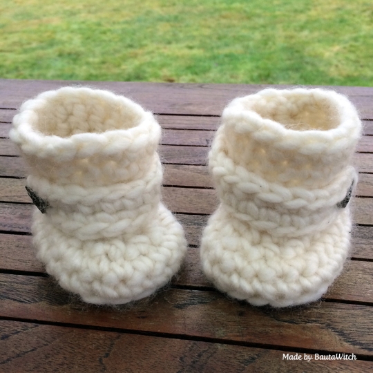 Crochet-Baby-Uggs-by-BautaWitch