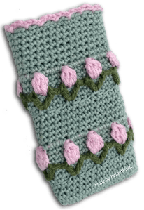 Frilagd-virkat-iphone-fodral-by-BautaWitch