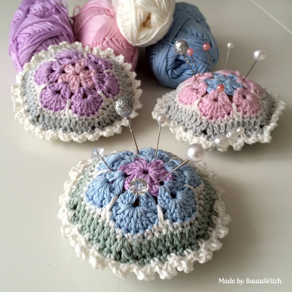 Virkade-naldynor-av-afrikanska-blommor-by-BautaWitch