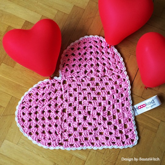 Heart-shape-rug-by-BautaWitch