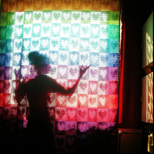 Filet crochet heart curtain by Babukatorium