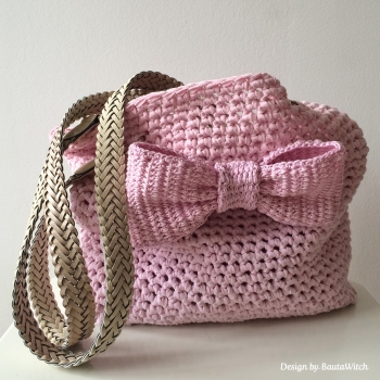 Pink-crochet-bag-with-bow-by-BautaWitch
