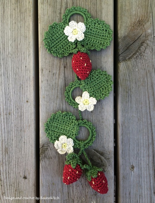 Strawberries-by-BautaWitch