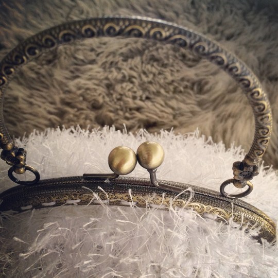 Detail-Winter-Wedding-Bag-by-BautaWitch