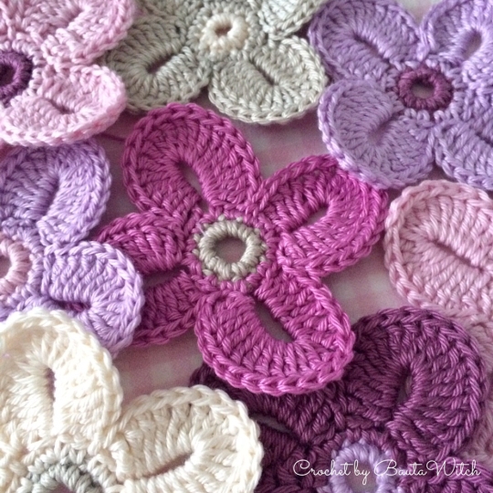Hawaiian-flowers-crocheted-by-BautaWitch