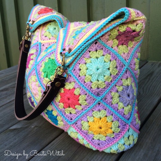 Vaska-av-fargglada-sippor-by-BautaWitch