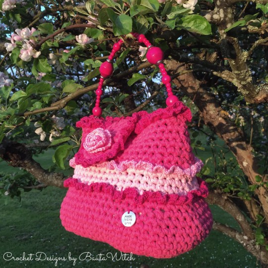 Crochet-frill-bag-by-BautaWitch