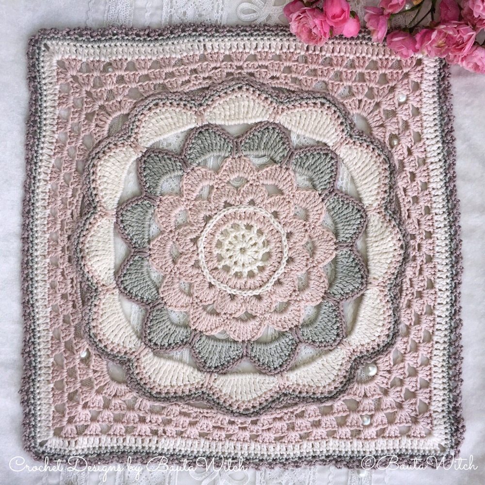 Stor-virkad-romantisk-ruta-med-blomma-by-BautaWitch