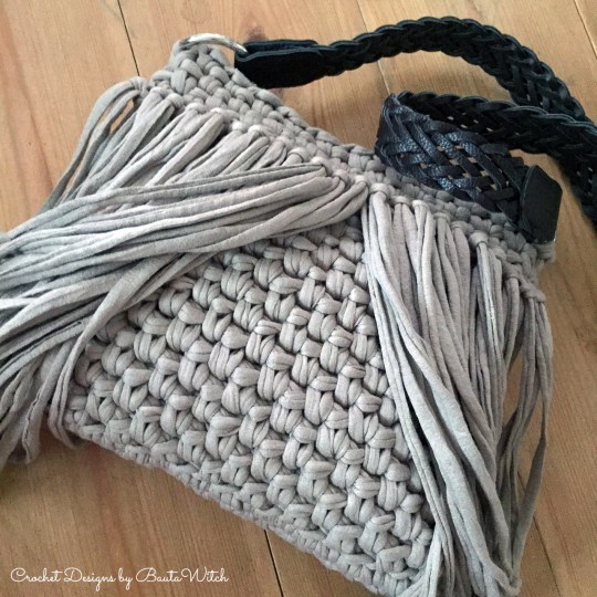 Väska-med-fransar-by-BautaWitch