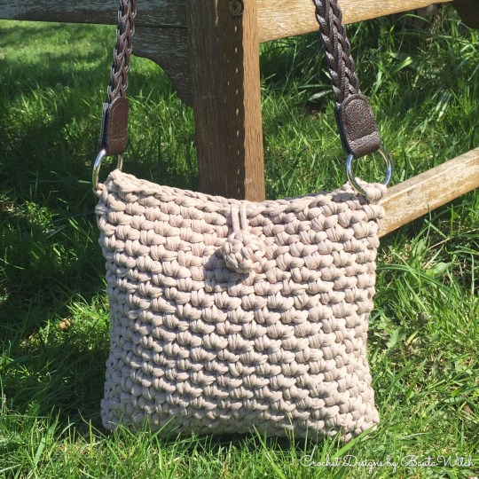 Virkad-klassisk-handväska-by-BautaWitch