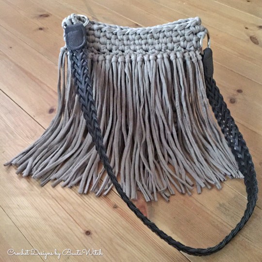 Zpagetti-väska-med-fransar-by-BautaWitch