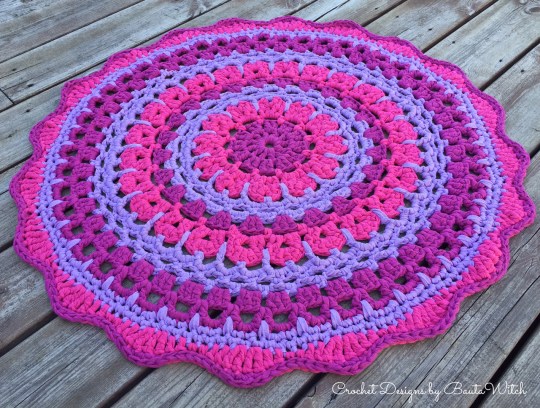 Virkad-matta-i-Ribbon-XL-by-BautaWitch