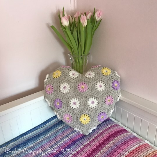 heartshaped-pillow-by-bautawitch