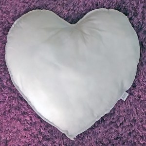 hjartformad-innerkudde-hos-bautawitch