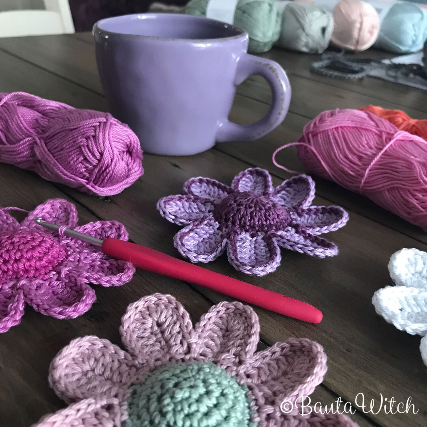Virkade-bulliga-blommor-by-bautawitch