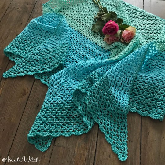 Turquoise-spring-shawl-by-BautaWitch