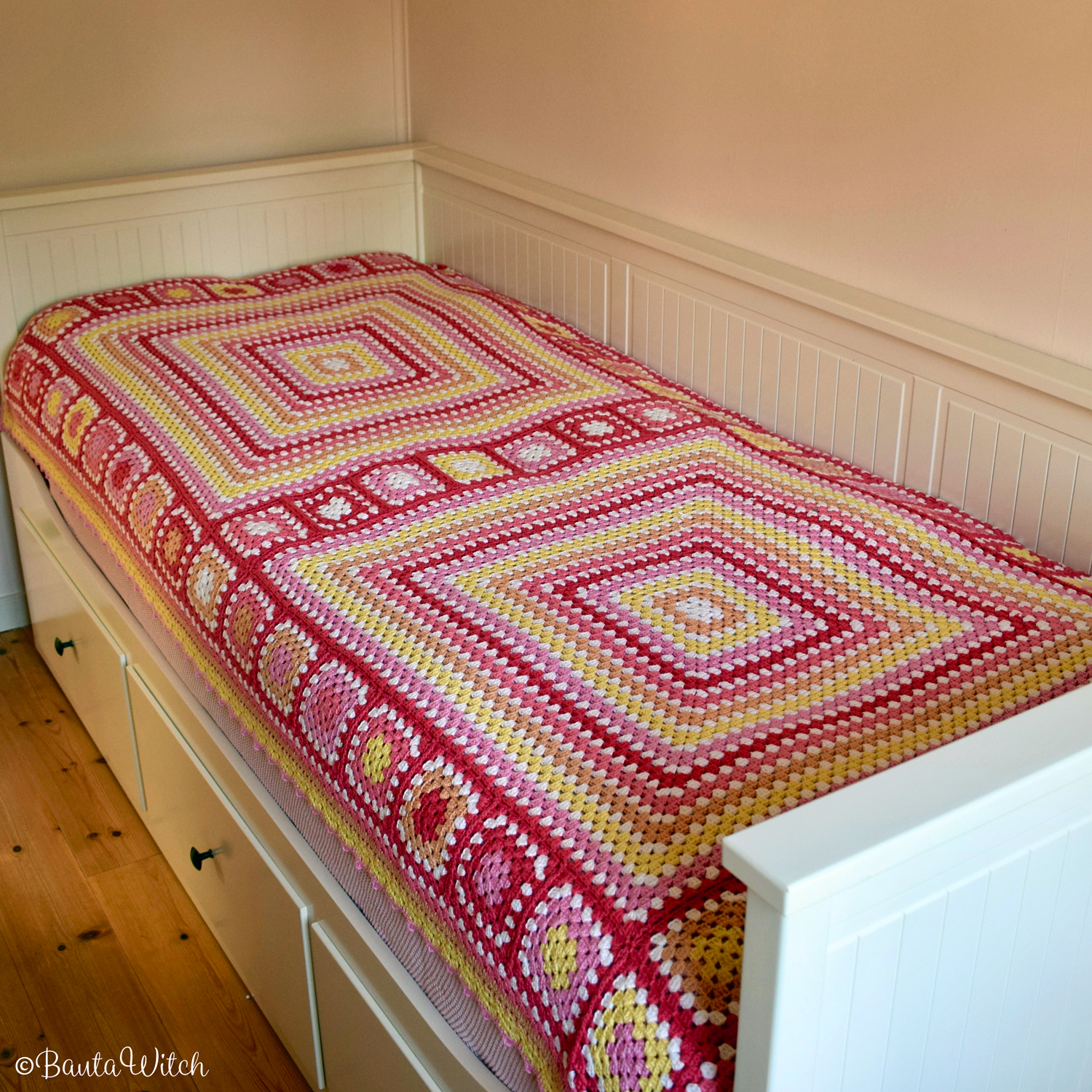 BautaWitch-godispläd-som-överkast-