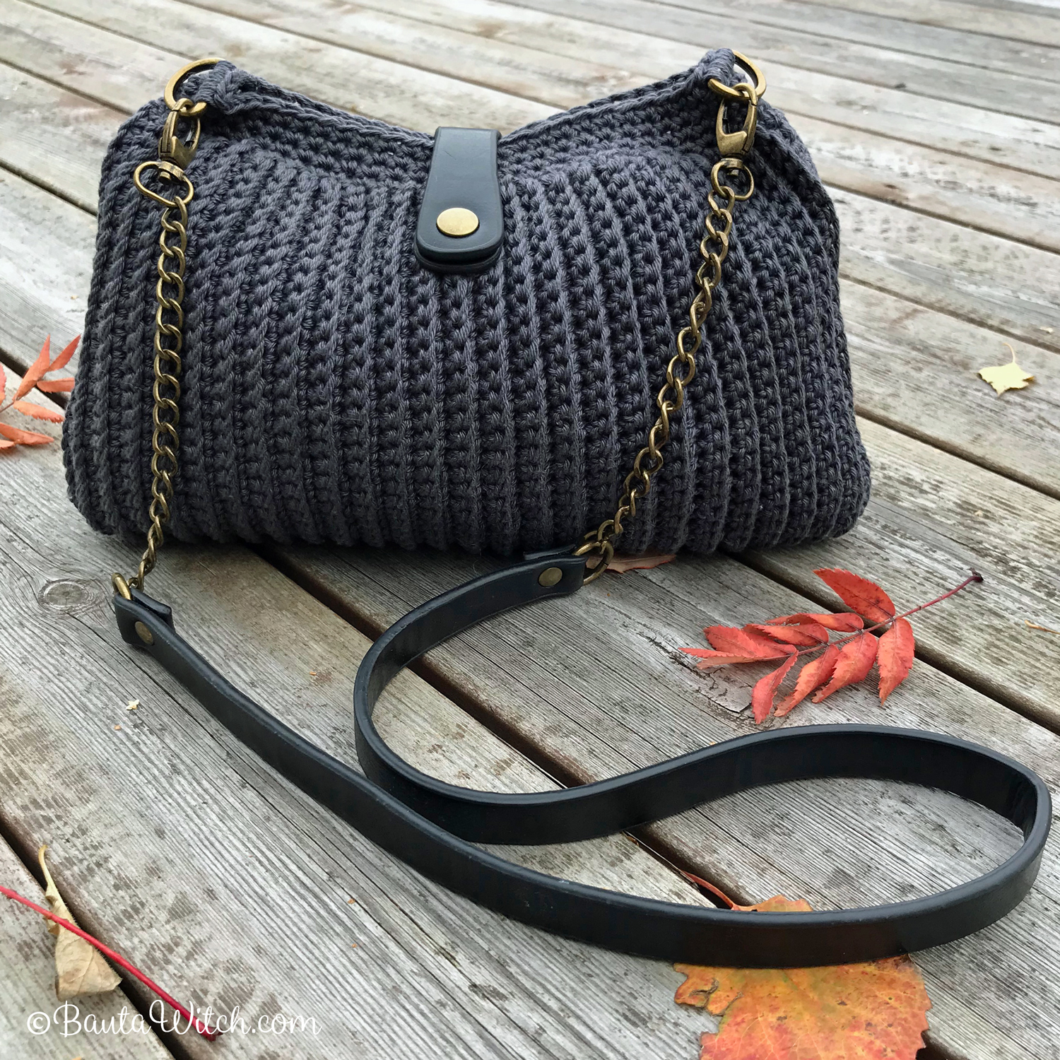 Grå-virkad-handväska-by-BautaWitch