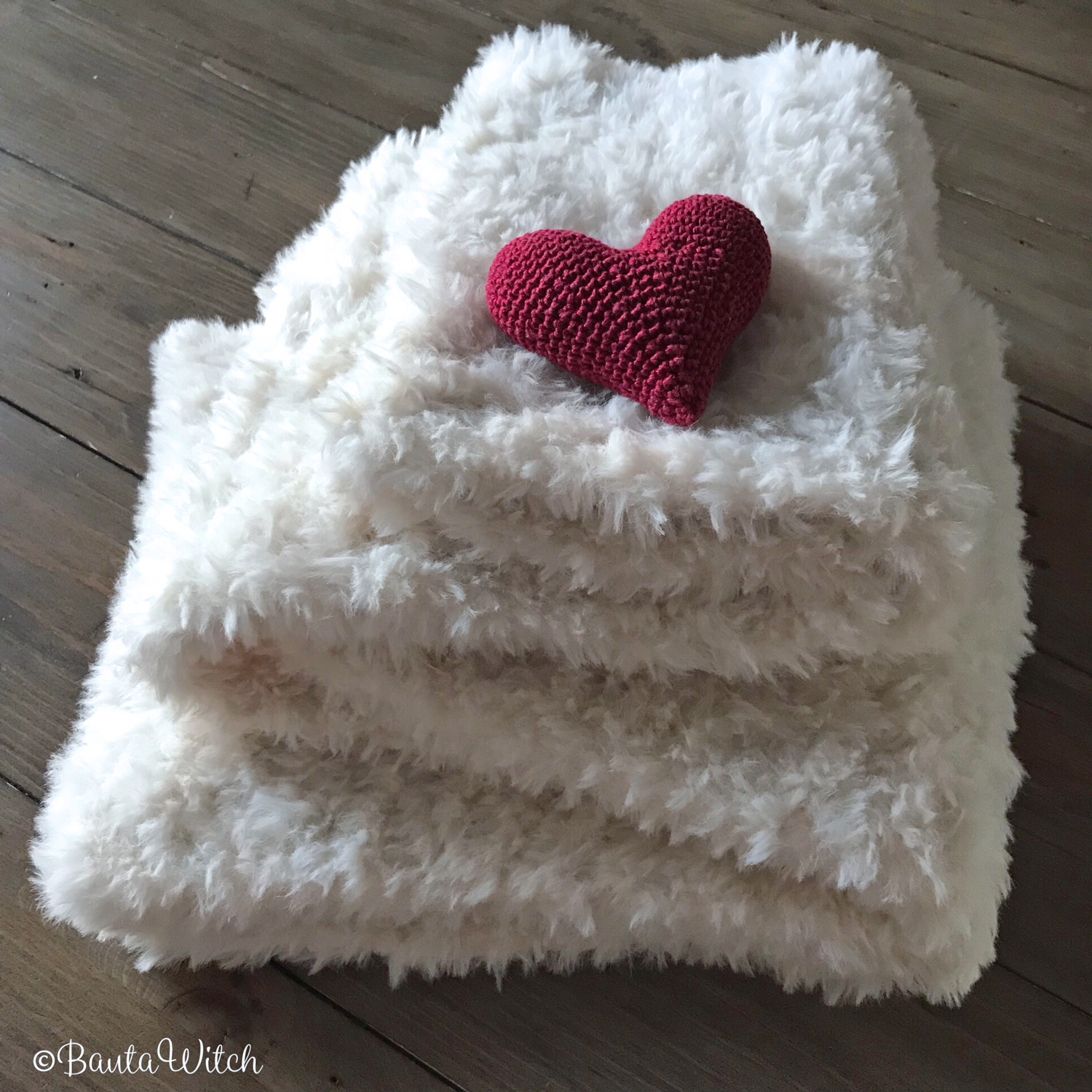 Halsduk-i-pälsgarn-by-BautaWitch