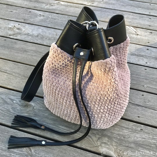 Beige-bohoväska-i-sammetsgarn-bautawitch