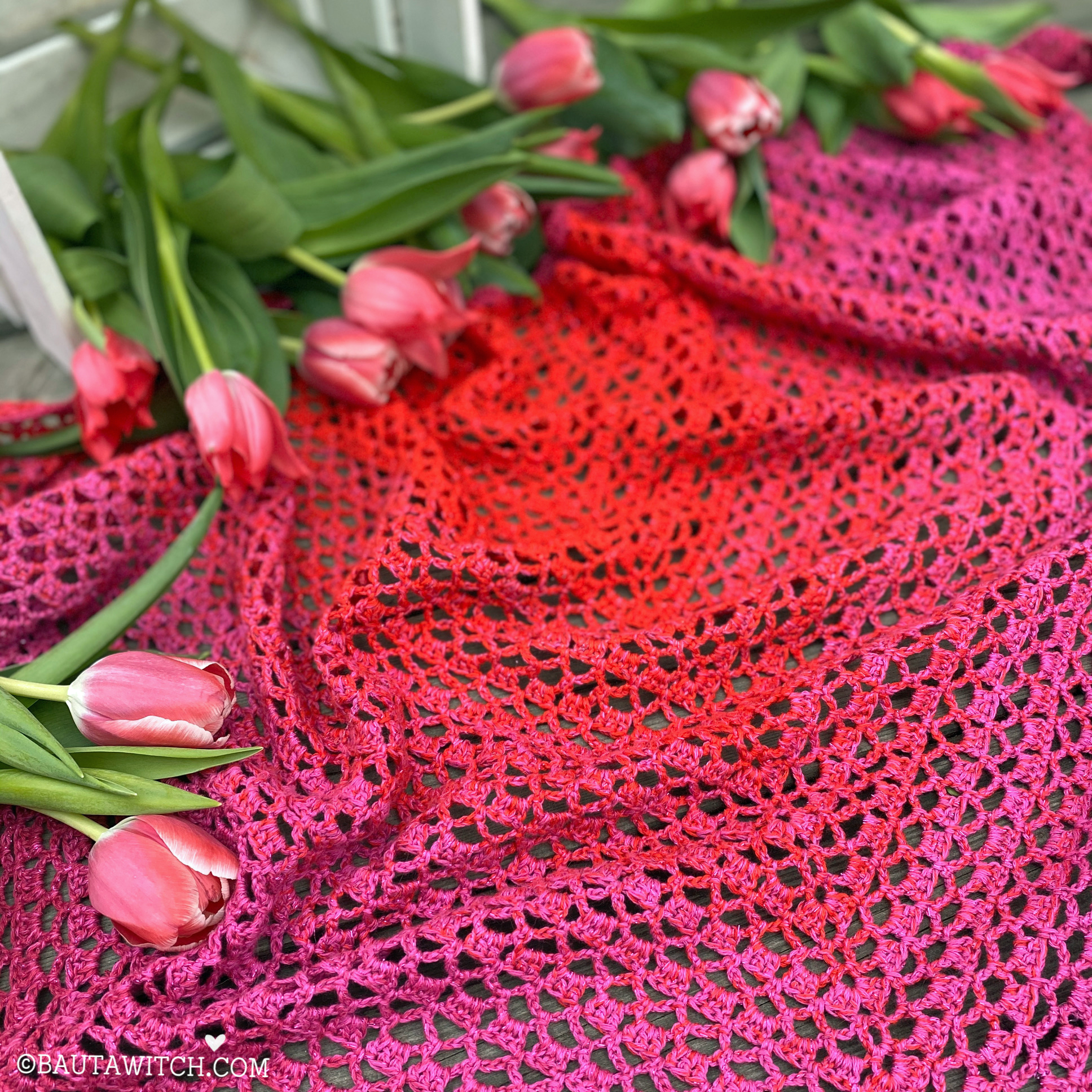 Close-up-BautaWitch-vårsjal-yarncake