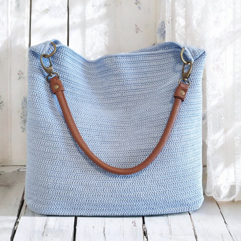 DIY – Virkad väska med botten i konstläder | BautaWitch